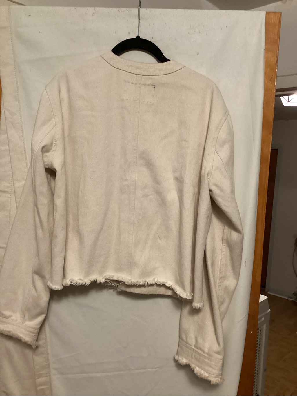 Mo & Co Short Cropped Frayed Hem Denim Jacket With Gold Large Button Sz S — image 4 of 8